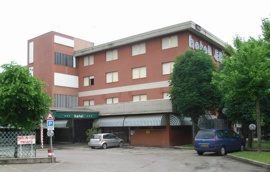 CDH Hotel Modena Exterior foto